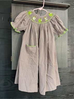 Amanda Remembered 4T Brown Gingham Dress Embroidered Green Apple Smocked Detail